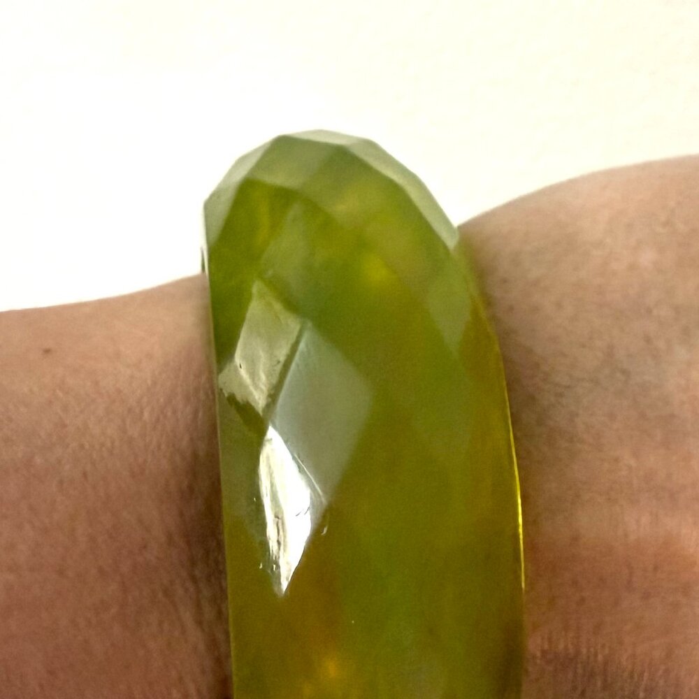 Bold Elegant Clear Lime Green Faceted Wide Heavy Thick Lucite Bangle Bracelet - Picture 8 of 10